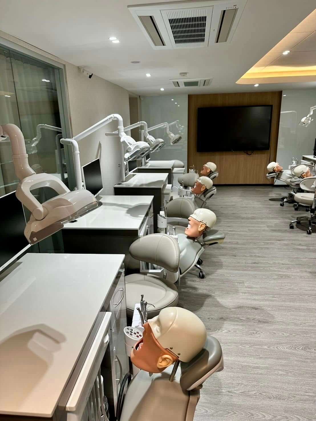 Dentopia Dental Clinic image 3
